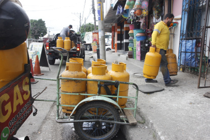 Distribuidores. El precio de un tanque de gas en el depósito subirá solo $ 0,05; el precio a domicilio costará más, dependiendo la distancia.