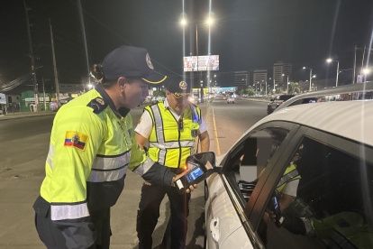 Acción. El operativo se realizó en un tramo de la avenida León Febres Cordero.