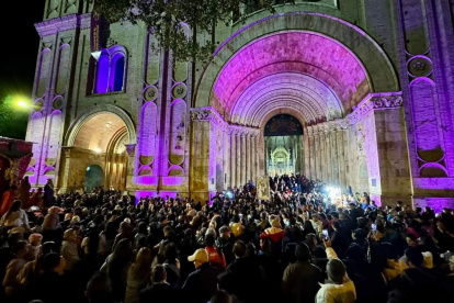 Actos religiosos como las procesiones que se llevaron a cabo congregaron a miles de personas en Cuenca.