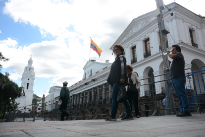 Quito es una de las ciudades donde rige el toque de queda.