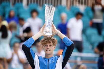 Sinner levanta el trofeo de Miami en un 2024 con un balance casi perfecto: ganó 24 de sus últimos 25 partidos .