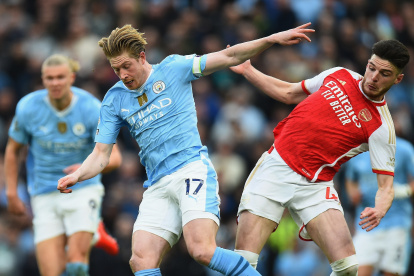 Manchester City no pudo en su estadio ante a Arsenal y deja la punta