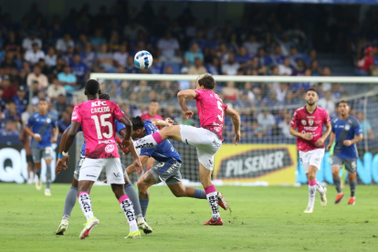 Por el momento el partido se mantiene 0-0.