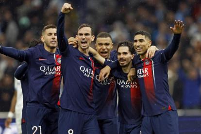 Los jugadores del PSG festejan el primer gol del partido ante el Marsella