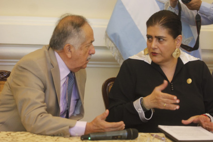 Ministra Palenza, presenta ante los medios de comunicación en la Gobernación del Guayas, el Plan de Gobernanza.