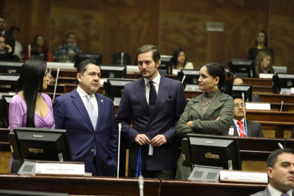 Torres (segundo de la derecha) compartió en la legislatura anterior con Muentes. Eran parte de la misma bancada.