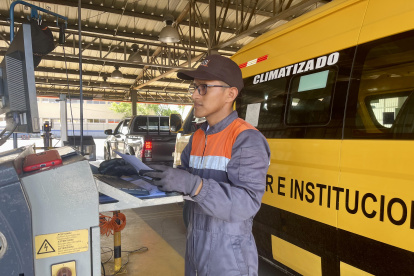 En Guayaquil hay un total de 2.951 buses escolares. El 35 % de ese total ya cumplió con el proceso.