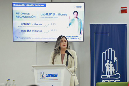 La directora general (subrogante) del IESS, Milena Charfuelán, durante el acto de rendición de cuentas, el 27 de marzo, en Quito.