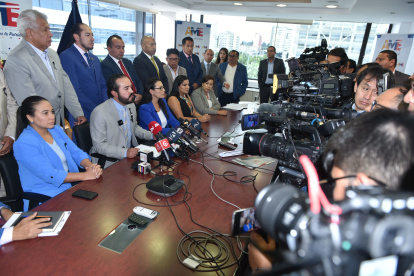 Los alcaldes tienen planificado ir a las calles para exigir el pago de sus recursos, piden ser tomados en cuenta en las decisiones.