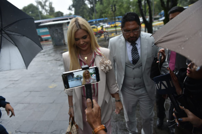 Carolina Jaume llegando a la Fiscalía a rendir versión