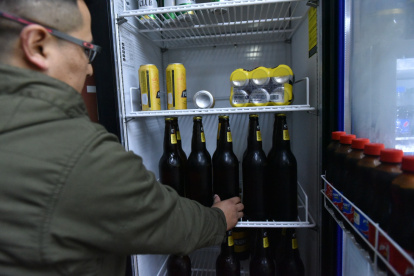 Productores de cerveza anunciaron que mantendrán los precios hasta la Copa América 2024.