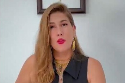 Defensa. La presidenta del Parlamento Andino en el último de los videos que publicó para desvincularse de Mayra Salazar.