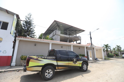 El sospechoso, quien responde a los de Carlos González, es conocido con el alias de "Comandante Carlitos".