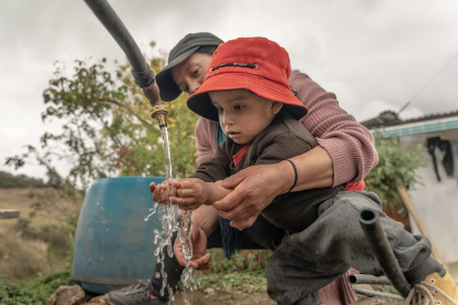 Situación. El agua es llevada en tubería PVC para ser distribuida a la población