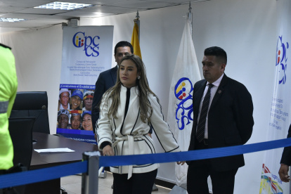 La mayoría que en su momento estuvo con Nicole Bonifaz, ahora, por una "pérdida de confianza" la removió del cargo y la reemplazó con Andrés Fantoni.