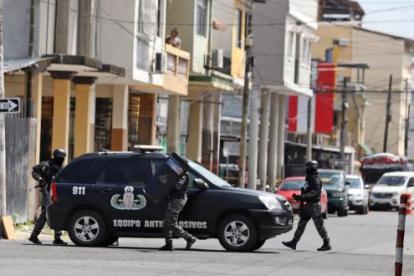 En las calles Medardo Ángel Silva y Lizardo García, aledaña a la Ayacucho, dos cargas explosivas fueron colocadas dentro de un sobre manila en el 2023