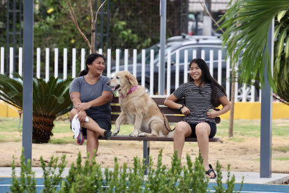 Apenas el parque fue inaugurado, empezaron a llegar los vecinos en compañía de sus familias y mascotas.