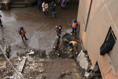 Personal del Municipio está encargado de las labores de limpieza de la zona afectada por el aluvión