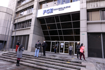 Cinco de los siete procesados por delincuencia organizada se encuentran prófugos de la justicia.