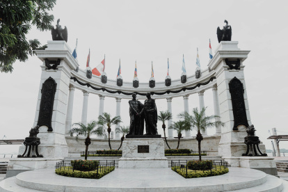 La Rotonda, uno de los lugares turísticos que es parte del recorrido junto a Río Guayas en Guayaquil