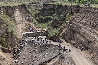 Durante el reinicio de servicio del canal de riego Latacunga-Salcedo-Ambato estuvieron presentes usuarios de esta junta de aguas