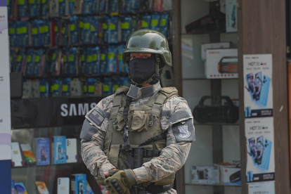 El fin del estado de excepción y toque de queda pone hora y fecha a la salida de los militares de las calles del país.