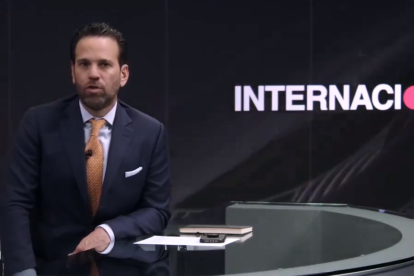 El periodista mexicano Carlos Loret de Mola rechazó el ingreso a la Embajada mexicana en Quito por parte de agentes policiales de Ecuador.