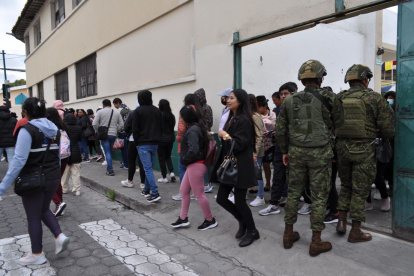 Situación. Durante el simulacro se simuló una alerta de bomba en el recinto electoral.
