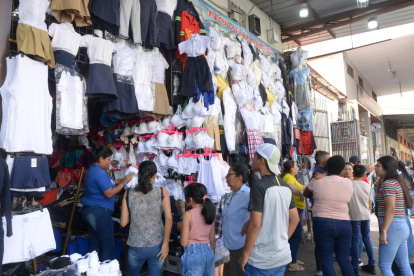 Pese que aún no hay muchas ventas, ya se ven aglomeraciones de personas que preguntan por útiles escolares