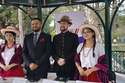 Estudiantes desfilarán por las calles céntricas de Cuenca por sus fiestas de fundación.