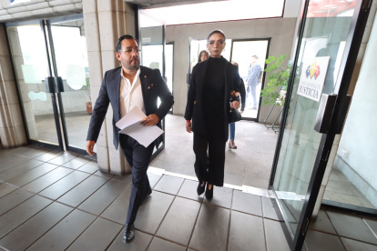 El vicepresidente de la Revolución Ciudadana, Francisco Hidalgo, y la asambleísta Jahaira Urresta acudieron a la Corte.