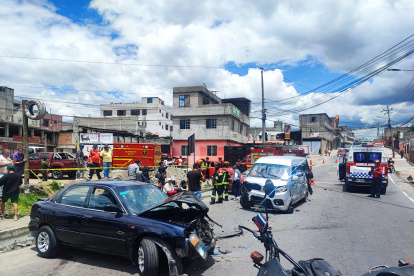 El conductor del bus chocó a varios autos en el sector