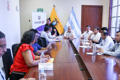 Cita.- En la Gobernación de Guayas se reunieron las autoridades y el gremio para analizar y evitar la especulación con el tanque de gasl