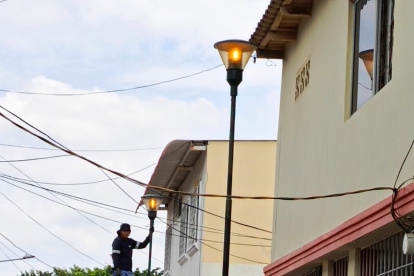Algunas luminarias de las peatonales de la ciudadela 9 de Octubre fueron reparadas