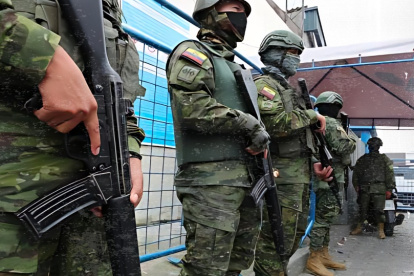 Los militares continuaran controlando las cárceles del país, pues son consideradas zonas de seguridad, en medio de un conflicto armado interno.