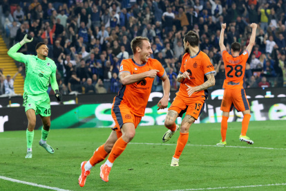 Davide Frattesi (c) marcó el gol del triunfo de Inter en la visita a Udinese.