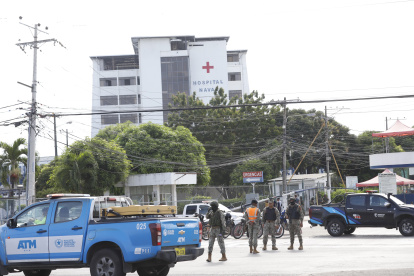 El exvicepresidente fue trasladado hasta el Hospital Naval Sur, en Guayaquil, por su estado de salud