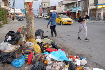 Desechos. Desde 2021 el Municipio le adeuda dinero a Emaplayas EP. Desde entonces, no se compran herramientas ni equipos para que exista un debido proyecto de limpieza.