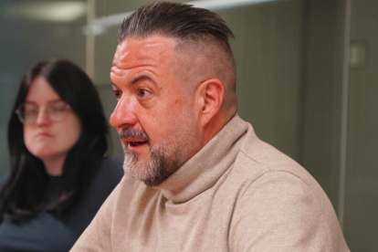 El eurodiputado de Izquierda Unida, Manu Pineda, aseveró estar pendiente de lo que ocurre con el exvicepresidente Jorge Glas.