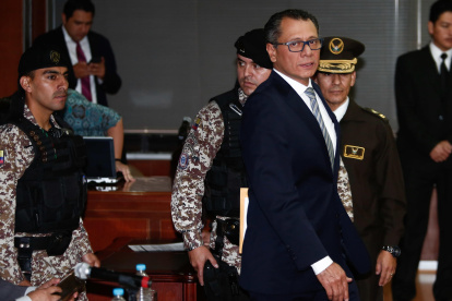 Foto de archivo del exvicepresidente de Ecuador Jorge Glas (c).