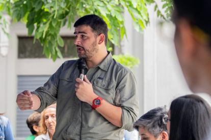 Funcionario. El alcalde durante una aparición pública afuera del Cabildo.