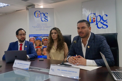 Calvache explicó el proceso para desarrollar el concurso de selección del nuevo Fiscal General del Estado.