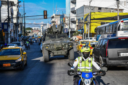 Los habitantes de La Libertad se muestran sorprendidos de ver ahora tanques militares y operativos, los mismos que en el estado de excepción pasaron desapercibidos.