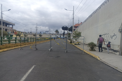 Las calles aledañas a la cárcel de Ambato están cerradas al tránsito desde el inicio del estado de excepción, en enero pasado.