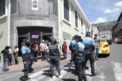 El operativo se realizó en la calle Rocafuerte, cerca al mercado San Francisco.