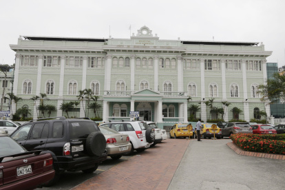 El hospital Luis Vernaza seguirá atendiendo varias especialidades médicas.