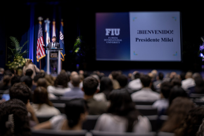 El presidente de Argentina, Javier Milei, habla en el Campus de la Bahía Biscayne de la Universidad Internacional de Florida en Miami, Florida, EE.UU., 11 de abril de 2024.