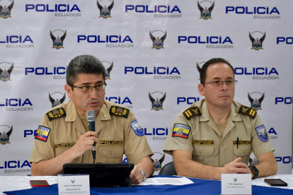 El director de Investigaciones de la Policía Nacional, Freddy Sarzosa, en rueda de prensa.