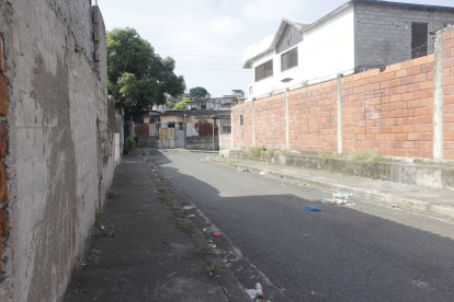 Escopolaminado y abandonado en el sector conocido como el Callejón del amor en la Coop. Adesdac al norte de Guayaquil