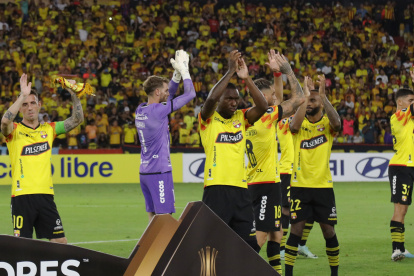 Al final del partido ante Talleres en el Monumental, los rostros de los jugadores de Barcelona evidenciaban inconformidad por el marcador (2-2)